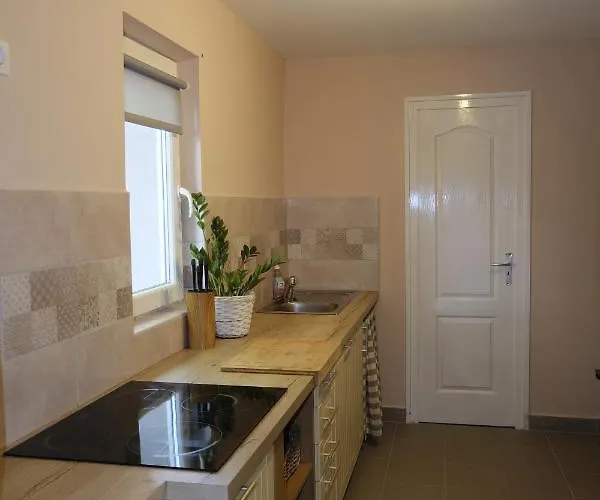 Kajari Apartmanhaz *