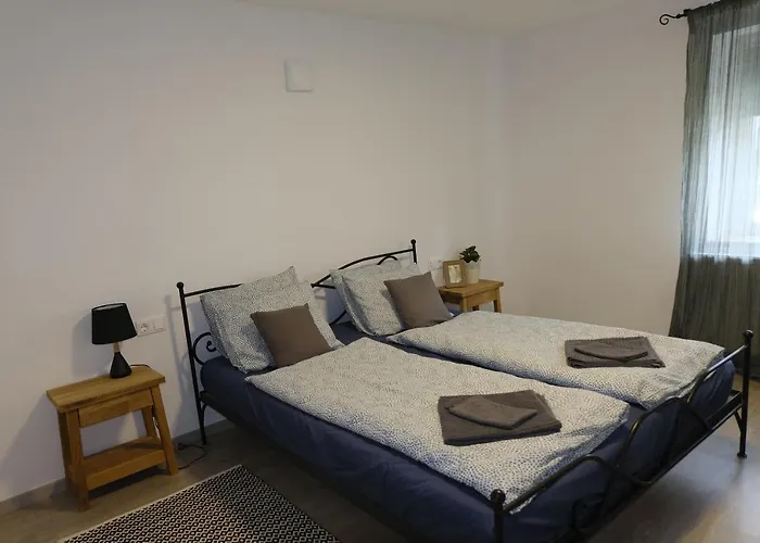 Kajari Apartmanhaz * Balatonfőkajár